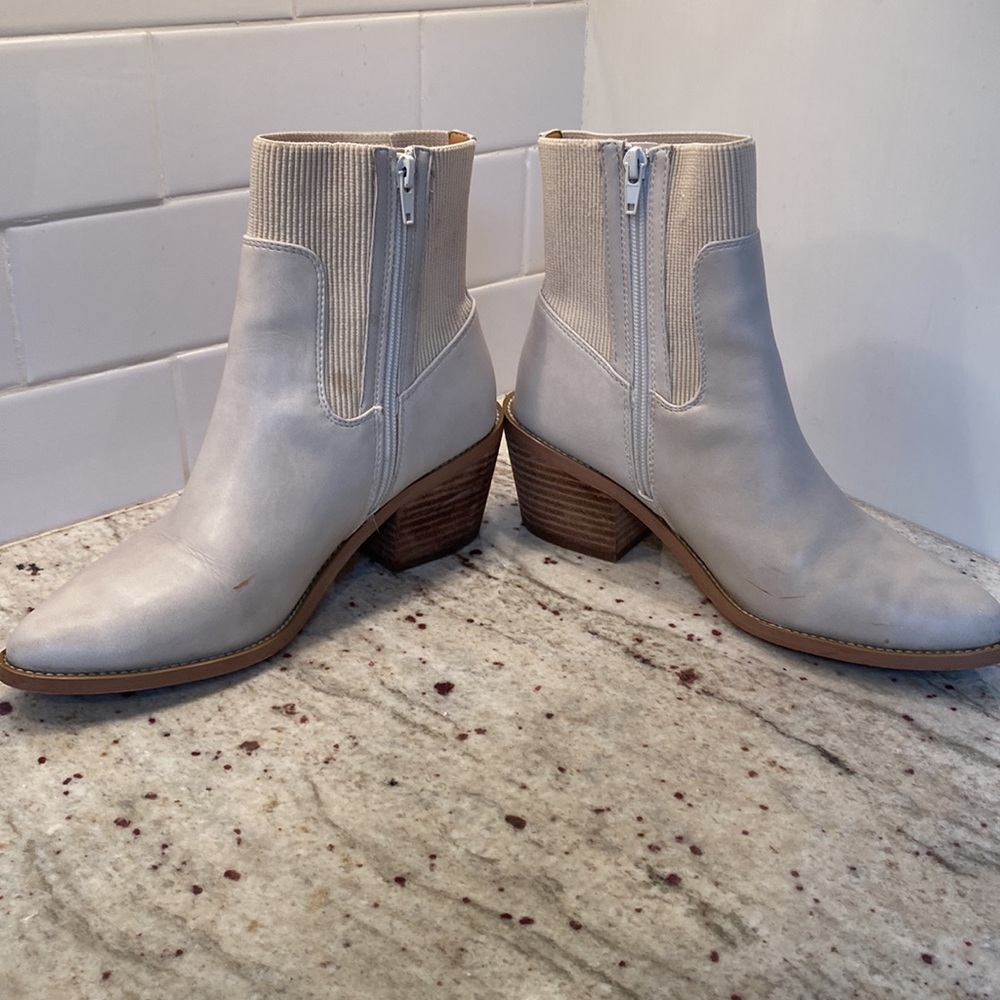 Dolce Vita cream color ankle booties size 7.5 - Picture 4 of 7